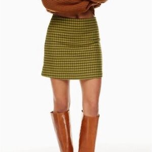 ASO TAYLOR SWIFT — ARITZIA CLASSIC MINI SKIRT